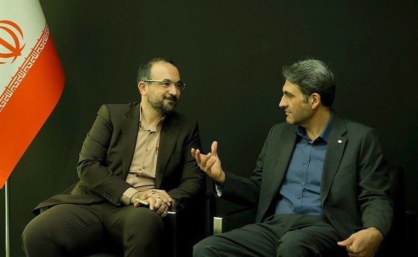 بازدید مدیر رایتل از غرفه ایرانسل در الکامپ